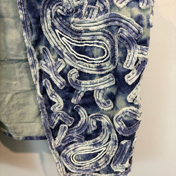 Chico’s Artsy Beaded Appliqué Acid Wash Denim Vest Size 2/Large - Picture 2 of 5